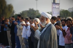 اقامه نماز باشکوه عید سعید فطر در مصلی بزرگ کیش