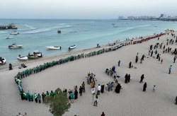 برگزاری زنجیره انسانی به مناسبت روز ملی خلیج فارس در کیش