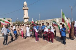 حضور پرشور دانش آموزان جزیره هندورابی در راهپیمایی 13 آبان